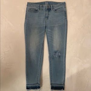 A.n.a light wash skinny jeans size 4